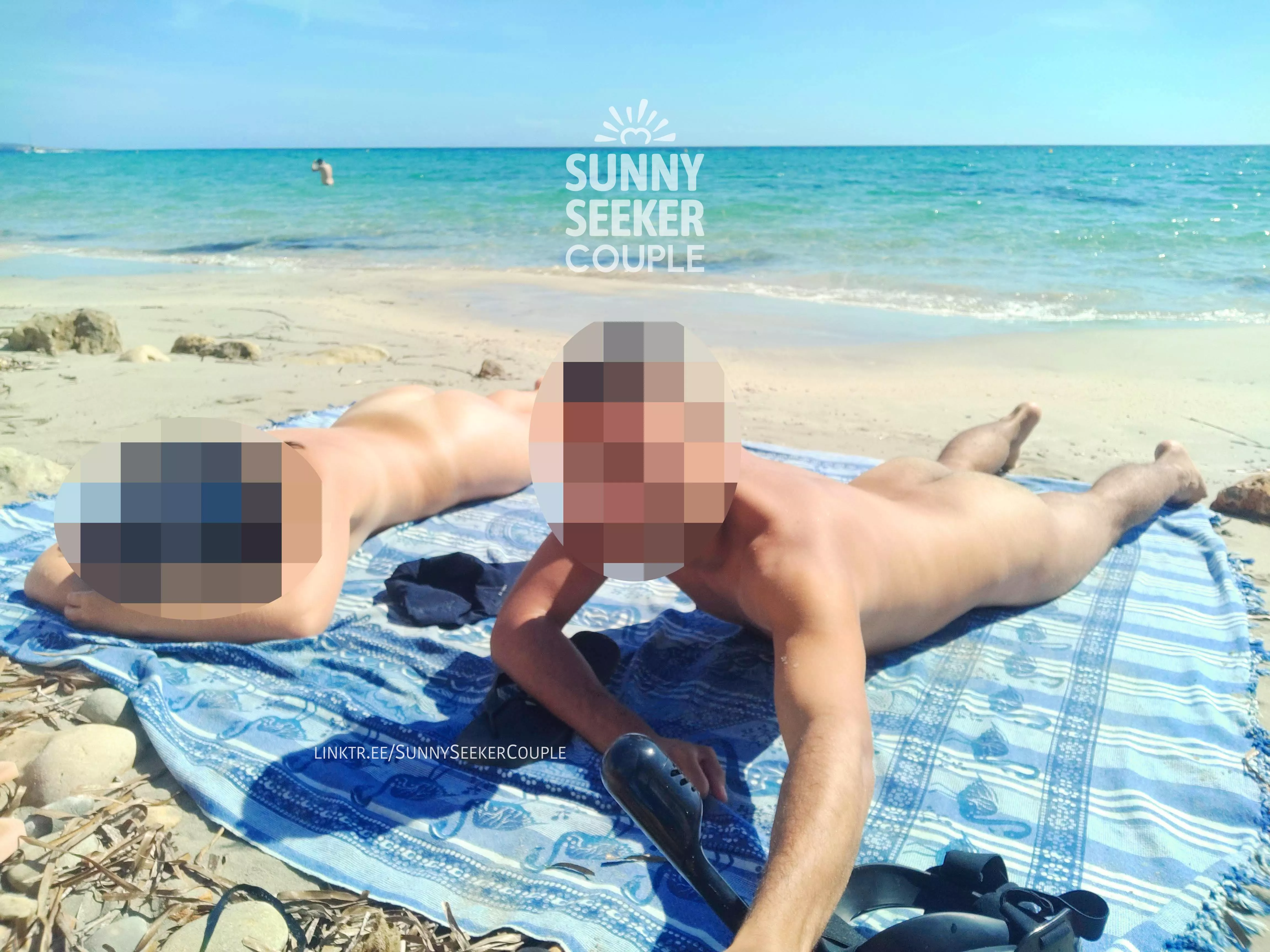 Two buns out in the sun 🍑🍑☀️ posted by SunnySeekerCouple