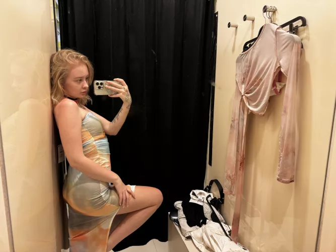 When you look at me, does my tight outfit make you breathe heavily? by fleamx