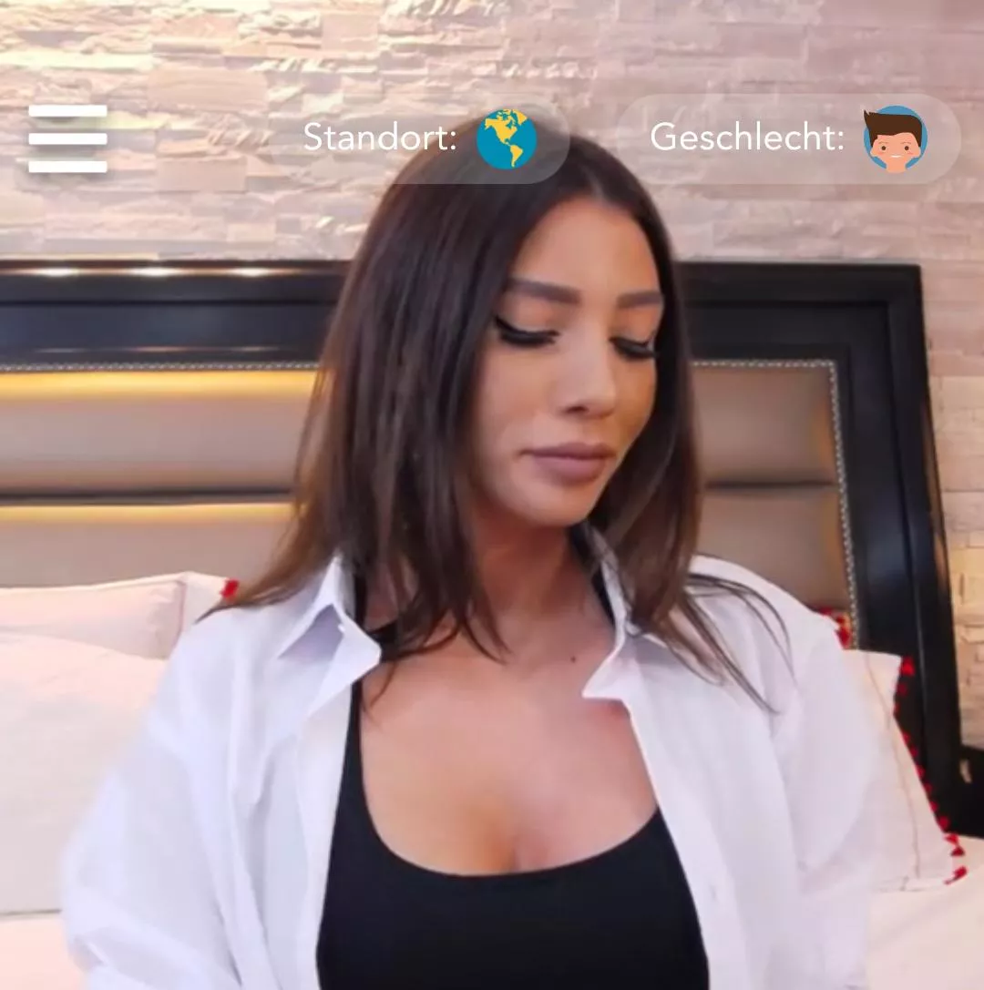 Who is she? I'm pretty sure she's a camgirl posted by Alex33444_