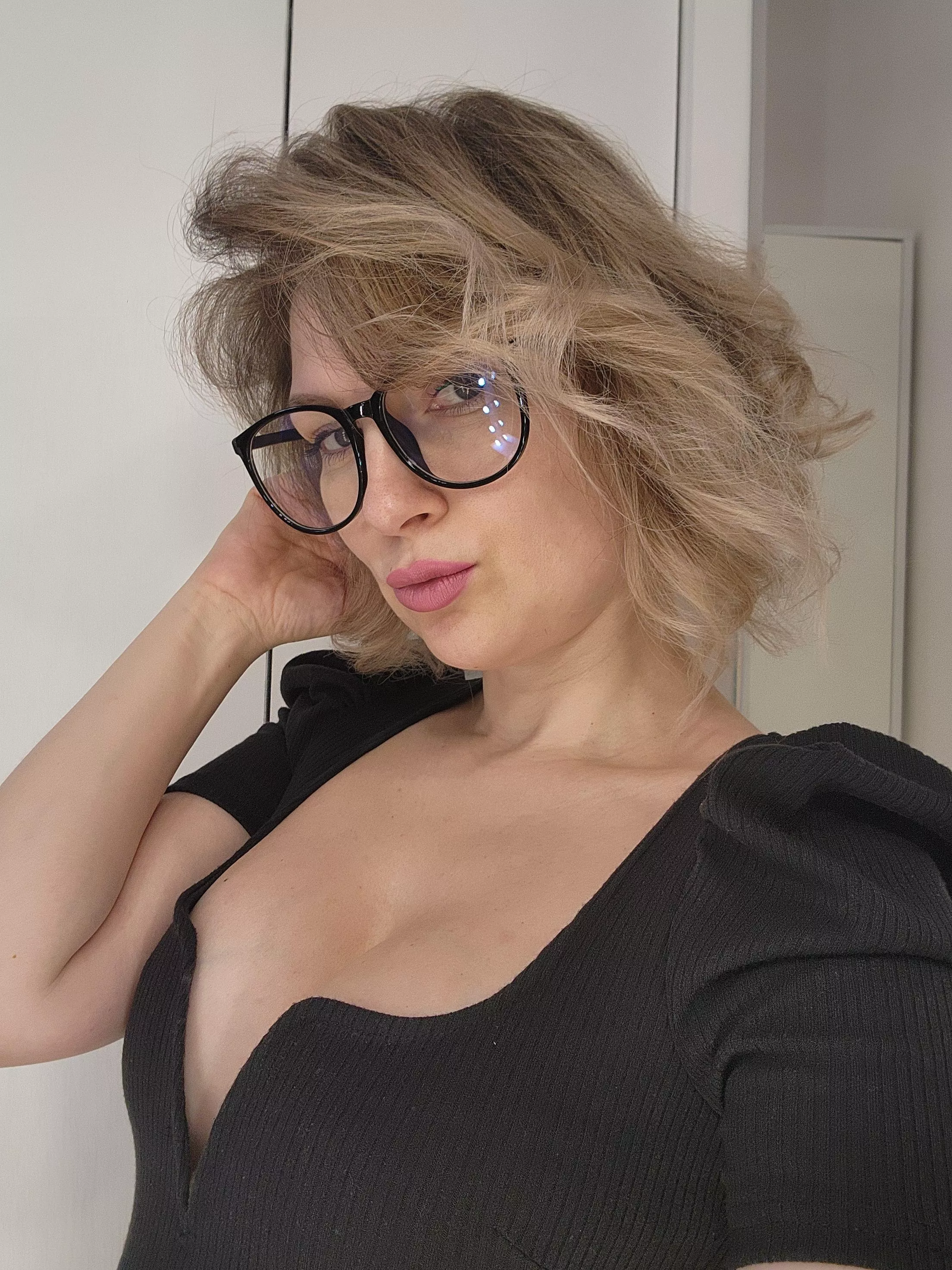 who wants me as their new fucktoy posted by Scarrlett_love