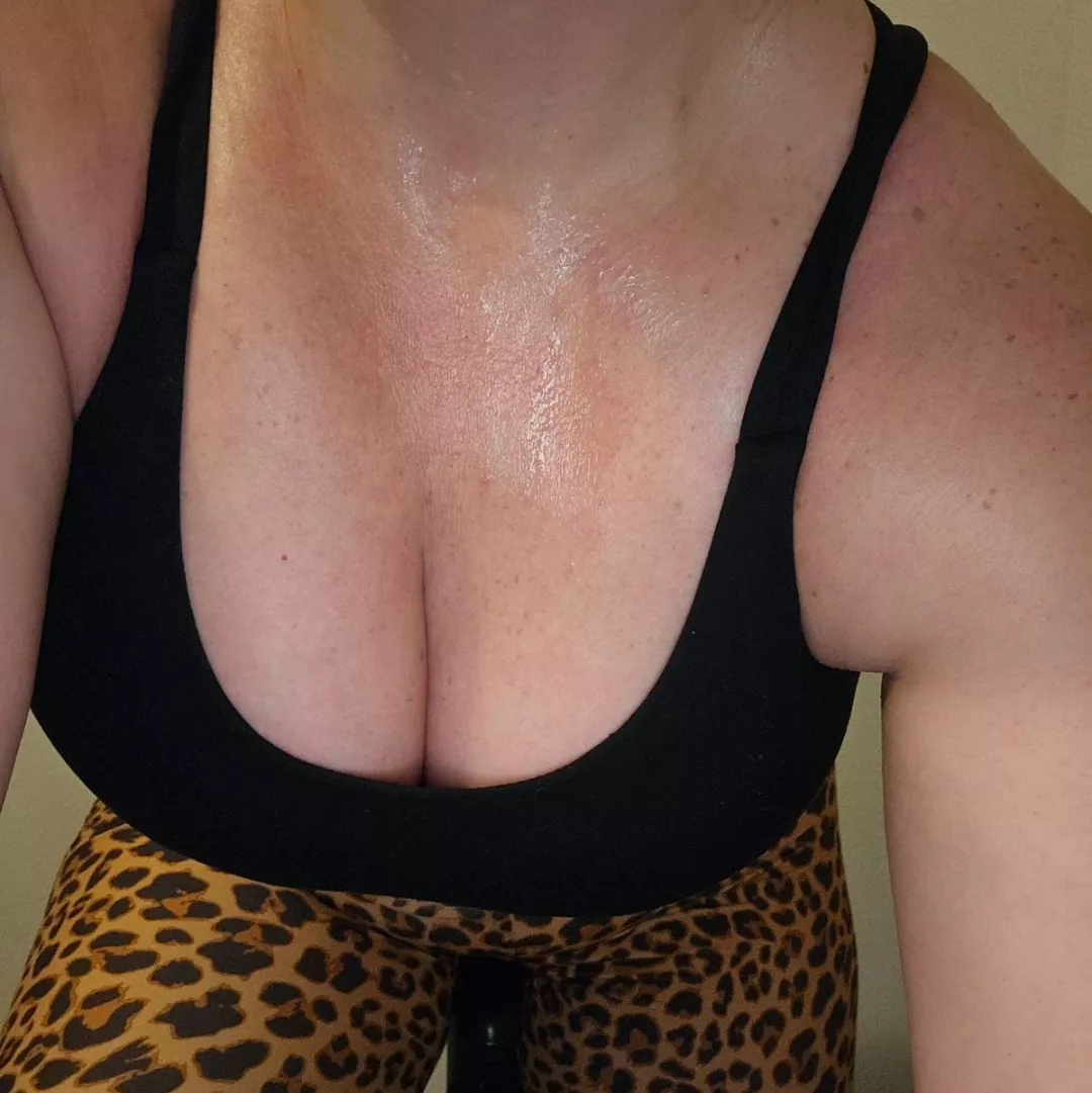 Who wants to lick me clean? 😏 (f) posted by The_Wife_Show