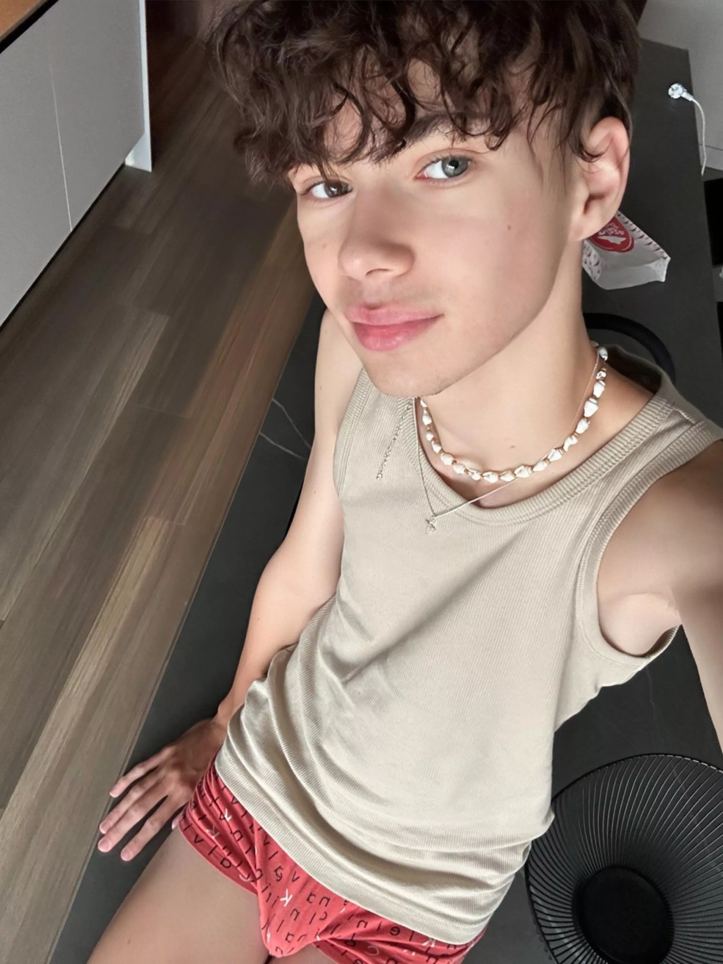 Would you like to dominate a cute and eager twink? (19yo125lbs) posted by SpicySisterxo_