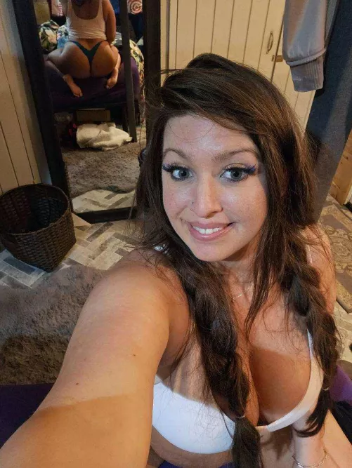 Would you smash a lonely mom.. yay or nay  by Babylittlelo