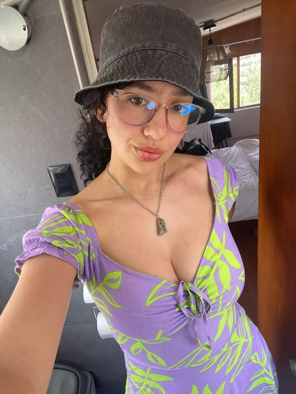 Am I pretty enough to leave an impression? posted by gabby_stimulus