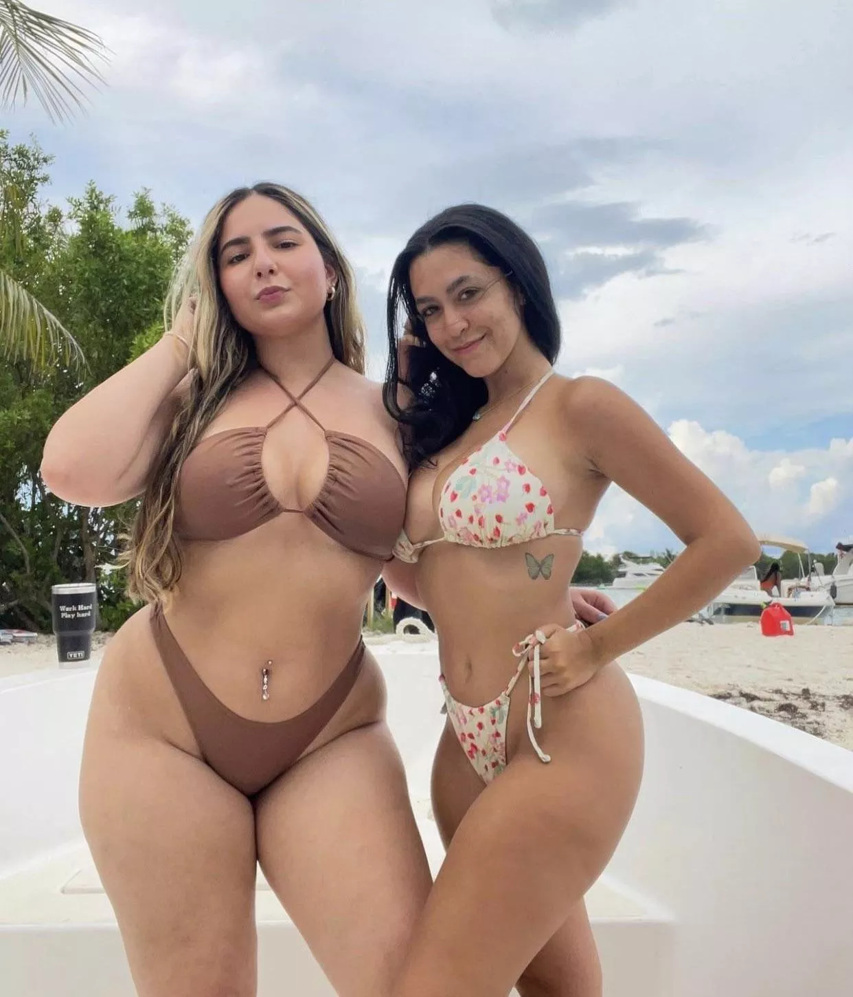 Bikini duo  posted by tennisa_zelal