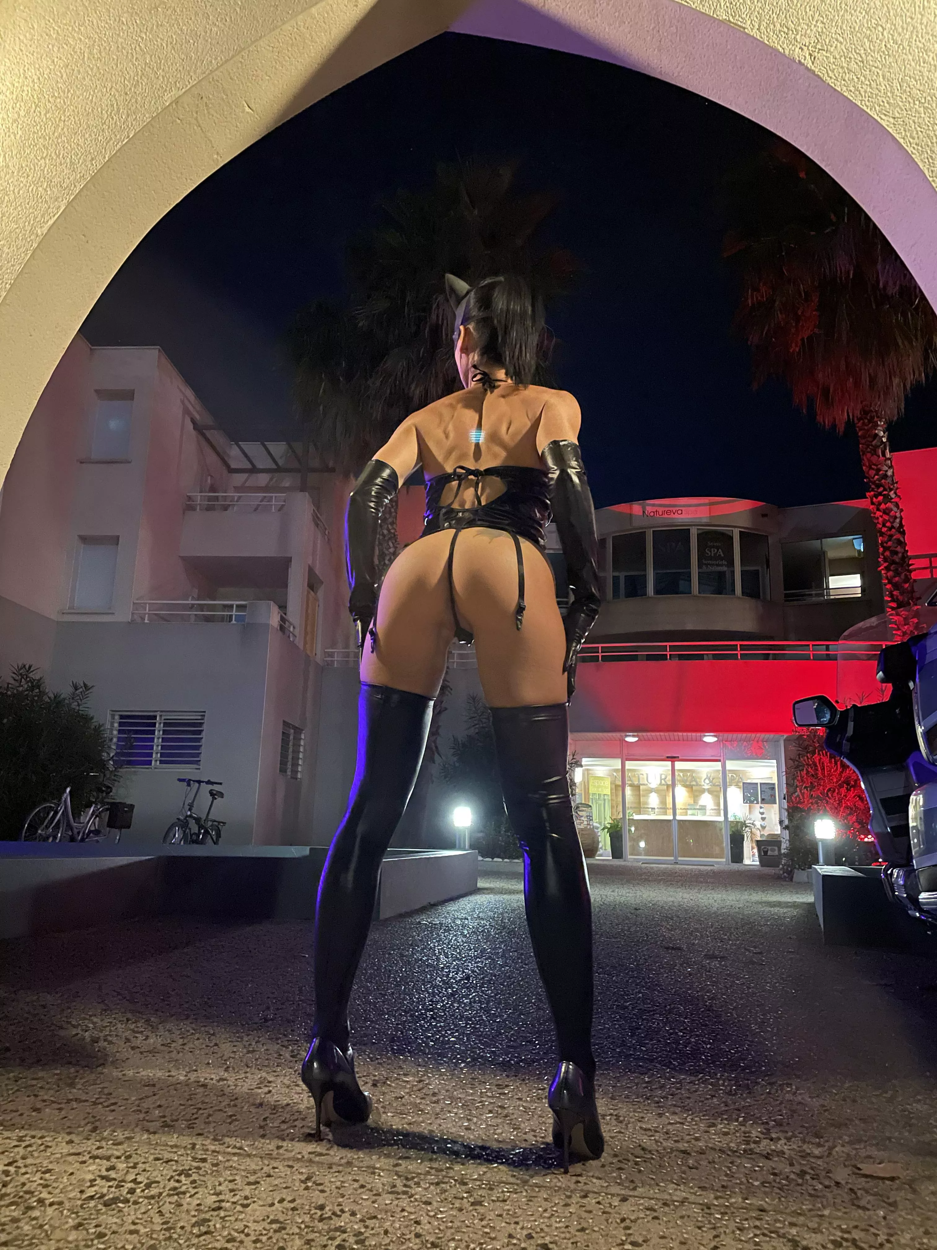 Come give this thick ass a nice slap posted by IlDisplay