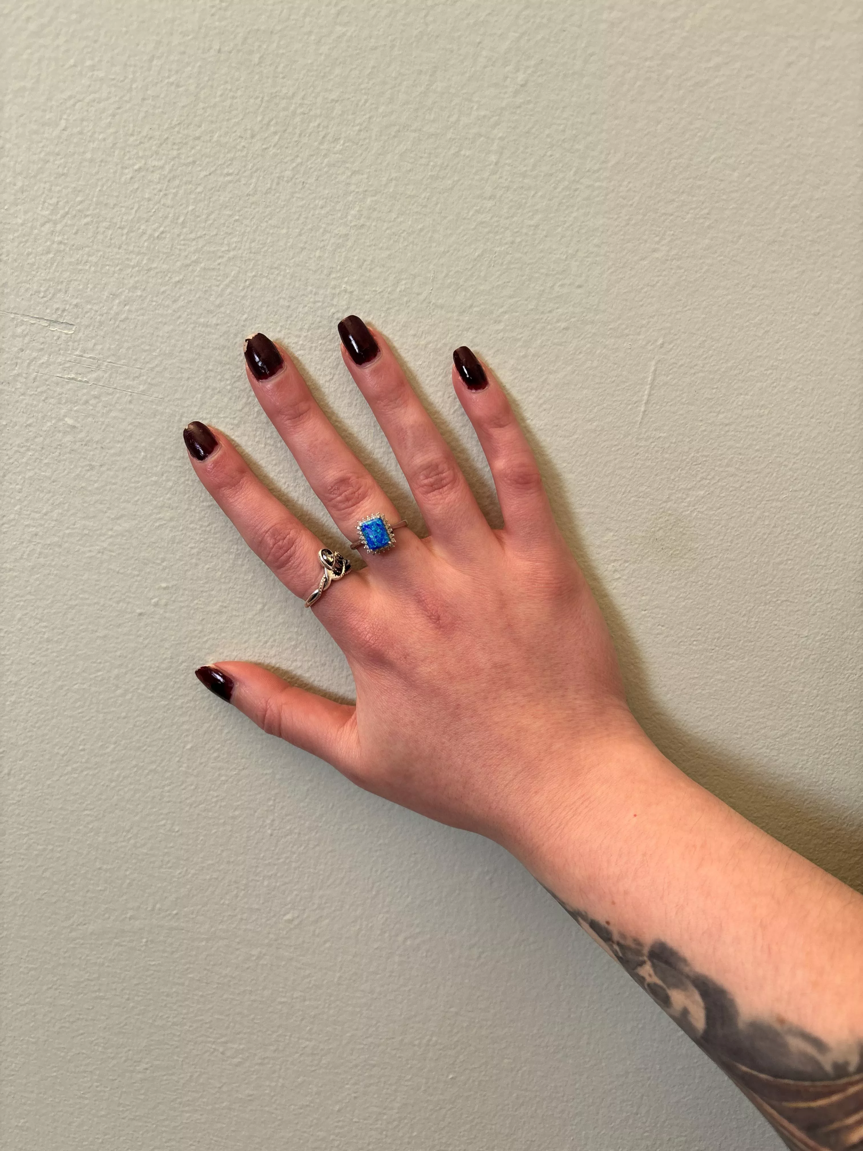 Hand on the wall posted by sirenskiss3