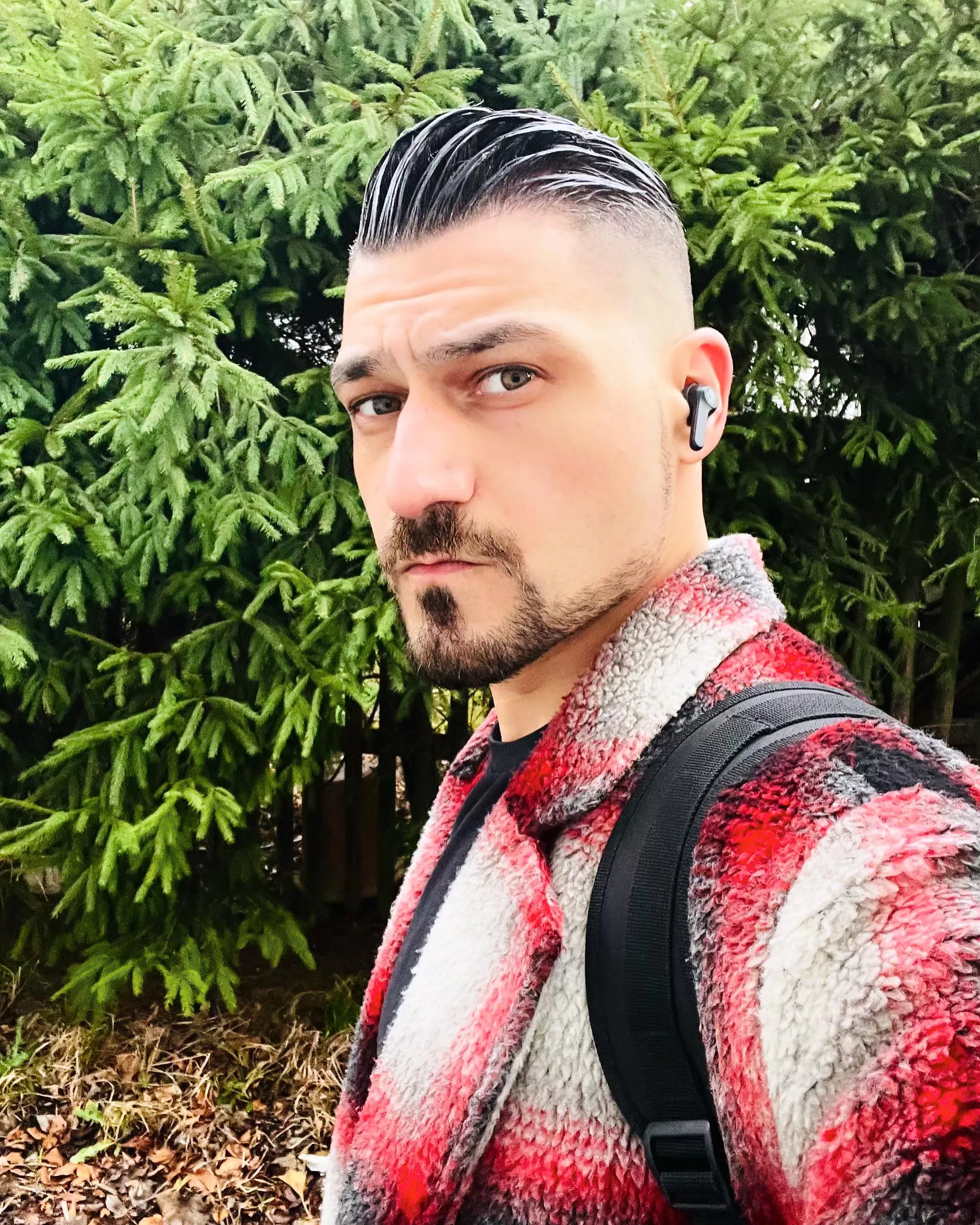 Happy holidays ✌🏼 posted by The_Whorespondent