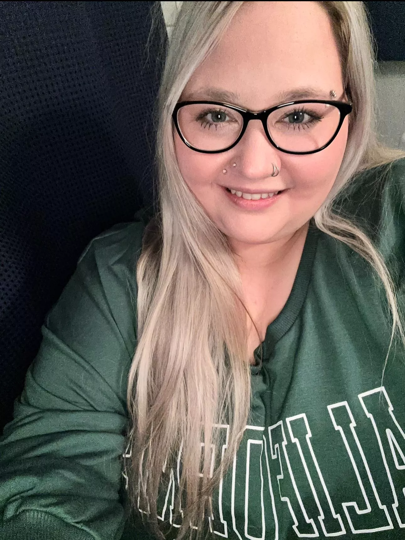 Hi cuties! 🖤 What’s something that makes you happy? 😘 posted by rawrxoxo2