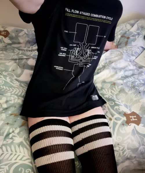 I hope you guys like squishy thighs :3 by OneSchmeanBean