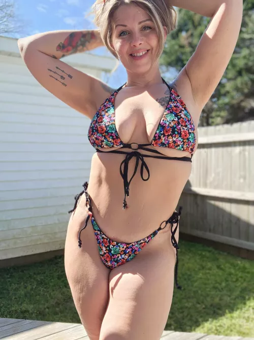 I love a bikini that shows my curves  by devine_time