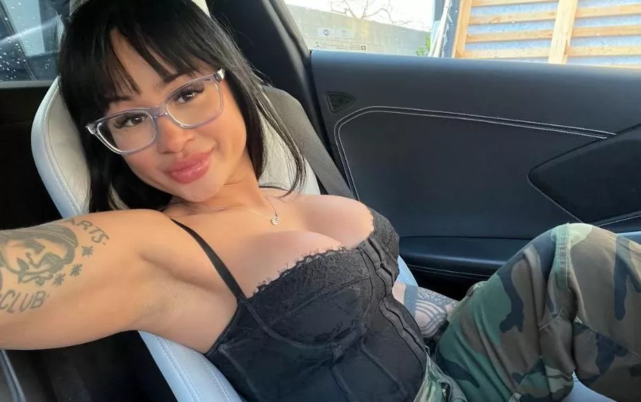 Is this too revealing for a first date? posted by Accomplished_Wave541