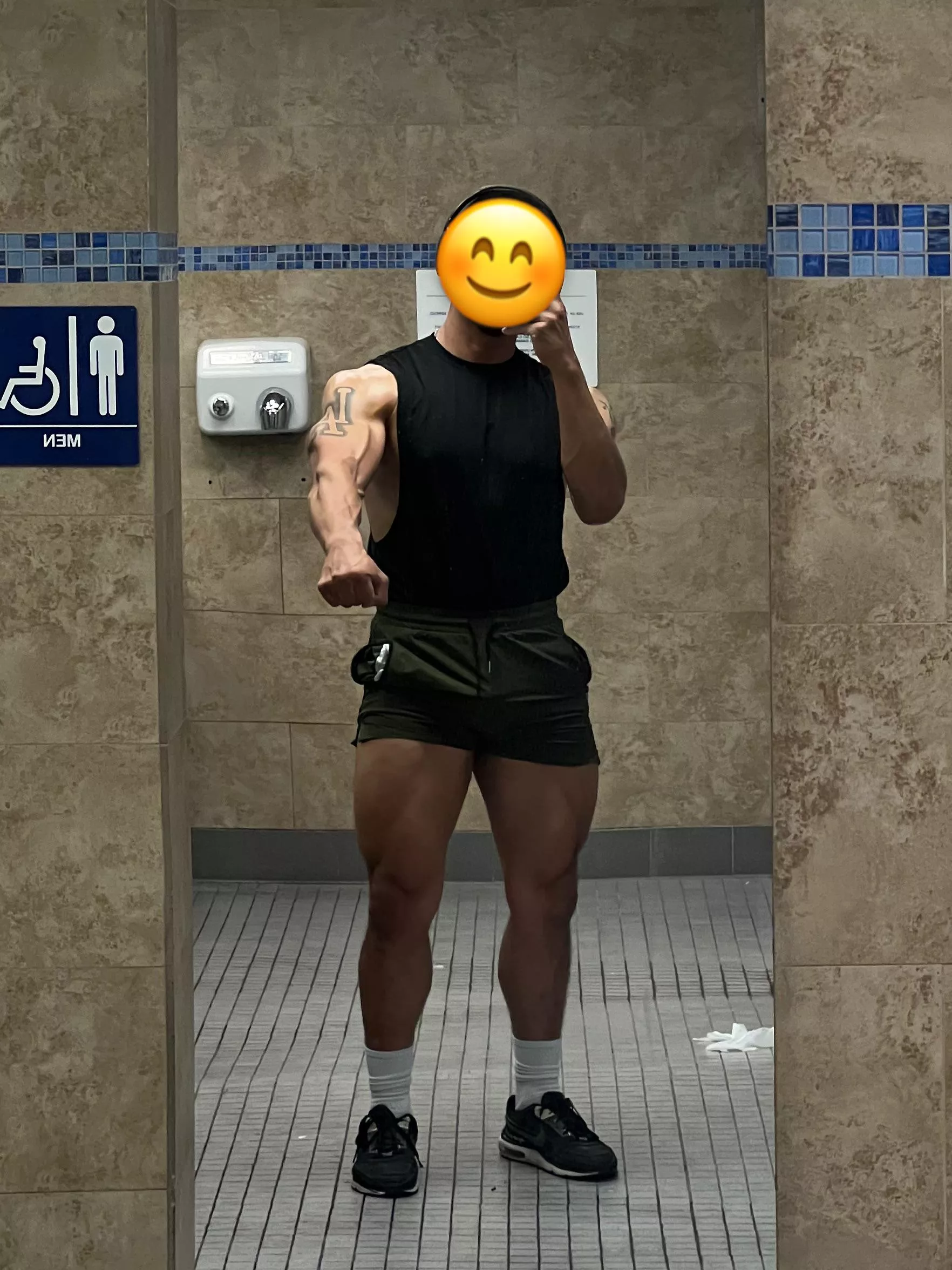 Love this gym mirror posted by AdonisFit69