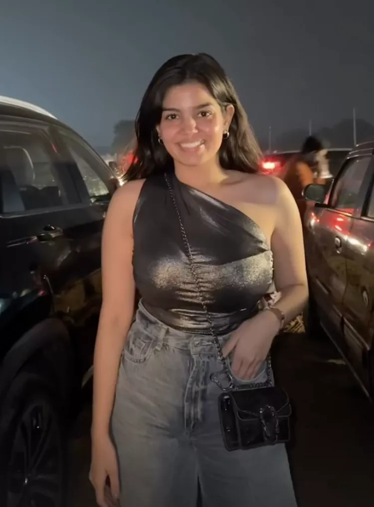 My friend flaunting her bra lines in a party... posted by IntrepidSchedule9662