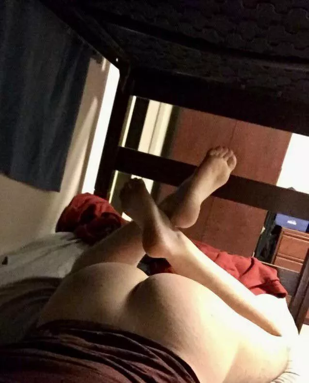 Say hi if you’d spank me posted by Peachy-White