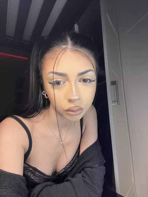 So here comes my brunette face! My dark eyes can pierce souls, I can tell you! :))) by senosagatyp