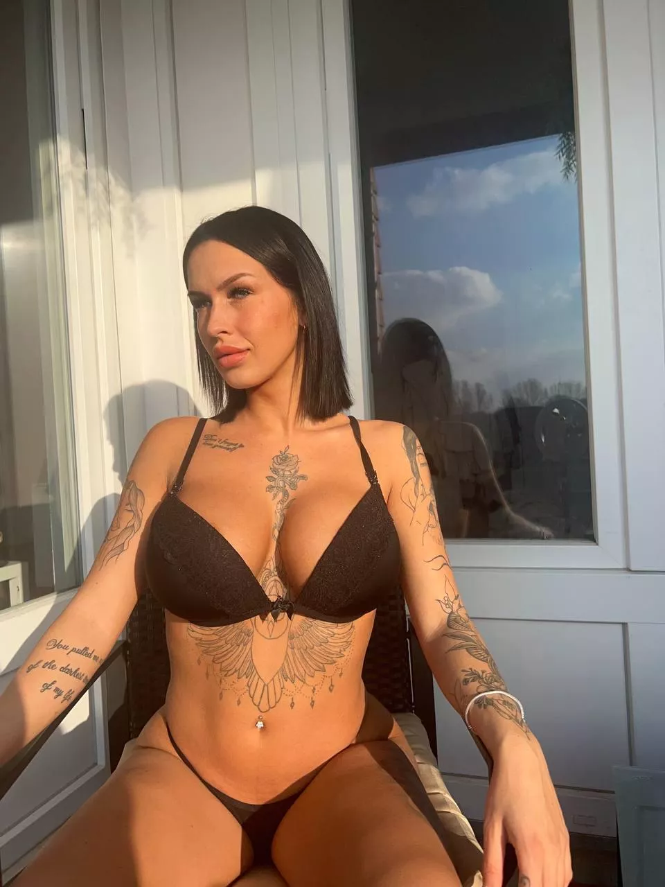 struggeling rn if i take off my bra or get tanlines posted by Autumnwater