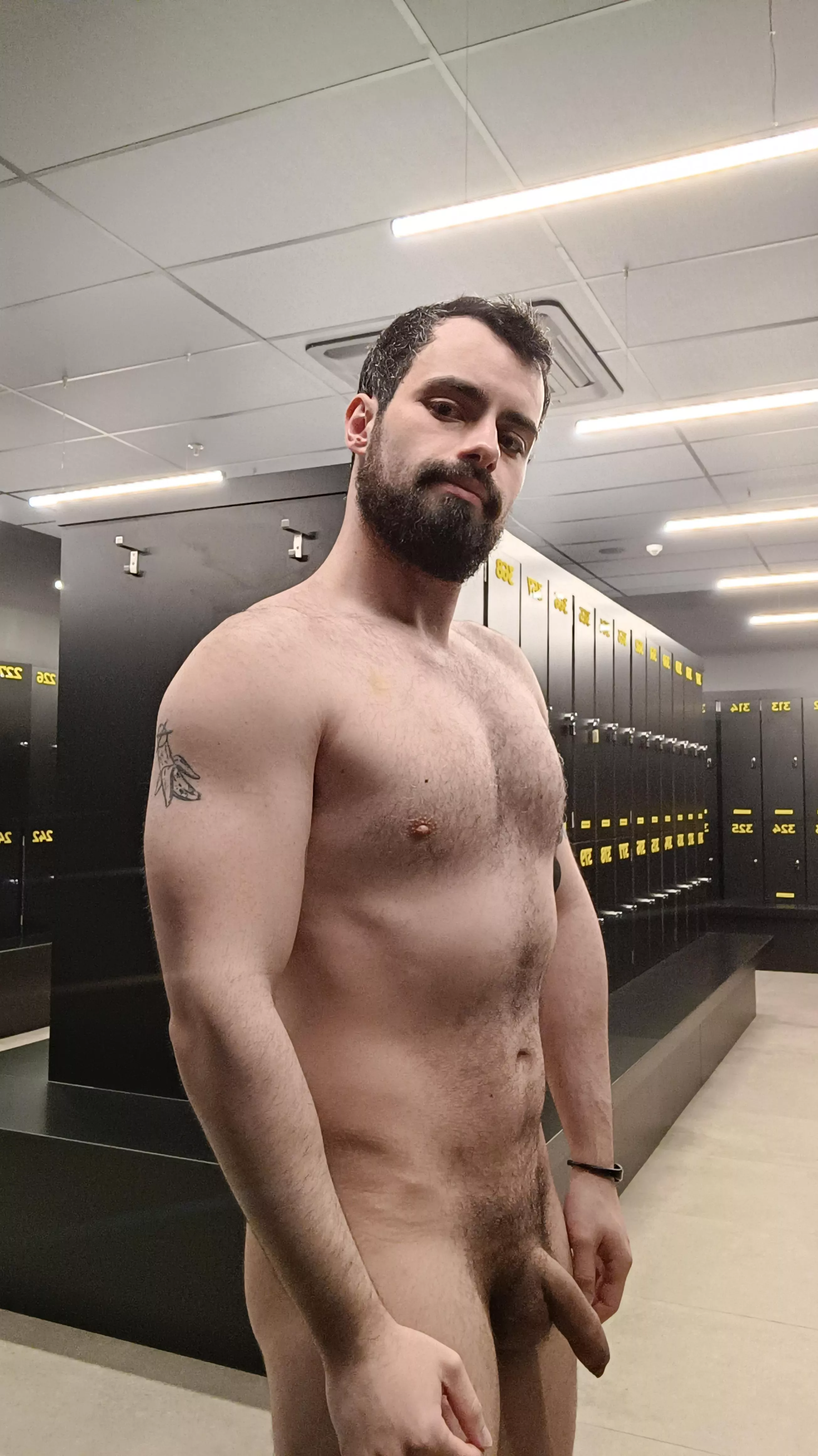 Taking pics naked in the lockers after workout posted by Rober_Karlov