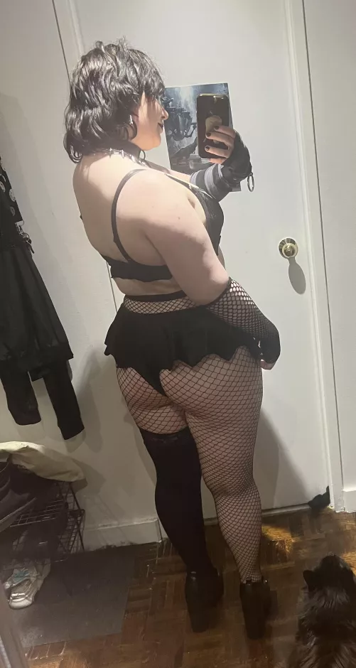 What do you think of thick goth sluts? by Dpnbitch