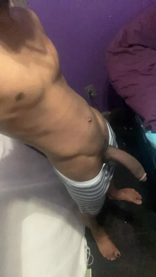 19. hung guys hmu? by ExpressionSalt7275