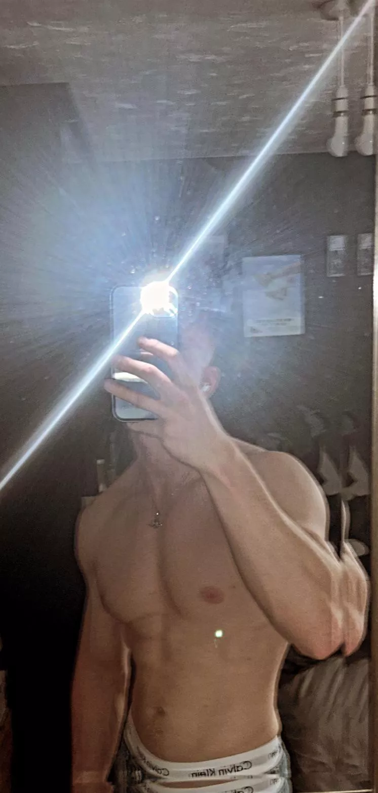 23, hmu with snaps posted by GreatRooster503