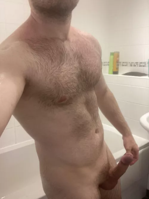 25 uk fit masc lad looking to chill naked, chat, bromance, have some fun. Into muscles and dirty talk. Let’s be straight bros chilling together. Tylerjaygym by tjay998