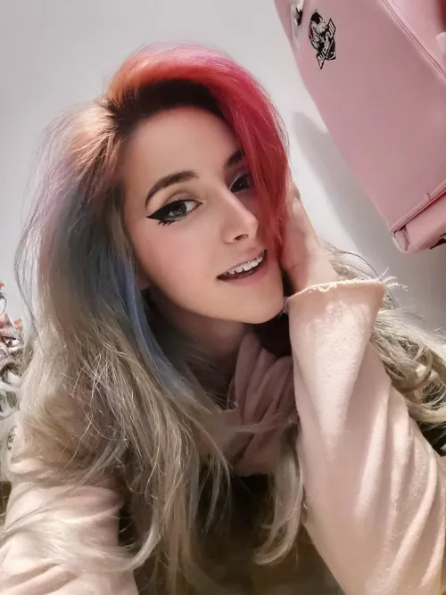 Blue or red?  by miremi137