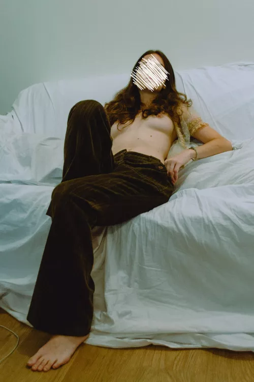 Chilling with my friend after trying on vintage clothes by franuella88