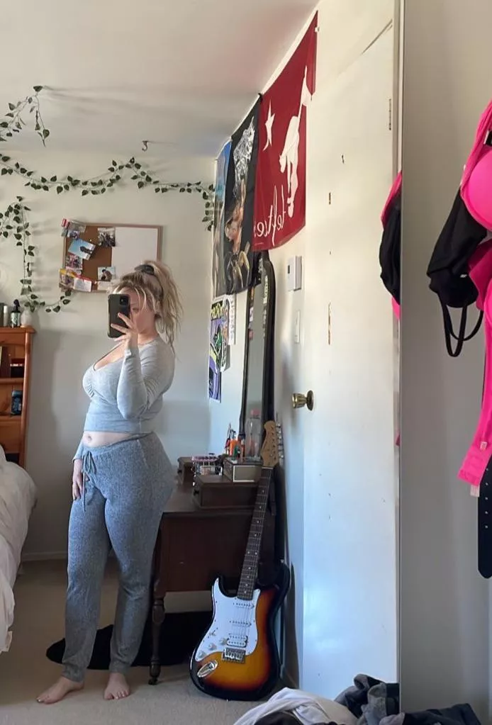 do u like my outfit?  posted by snownymph666