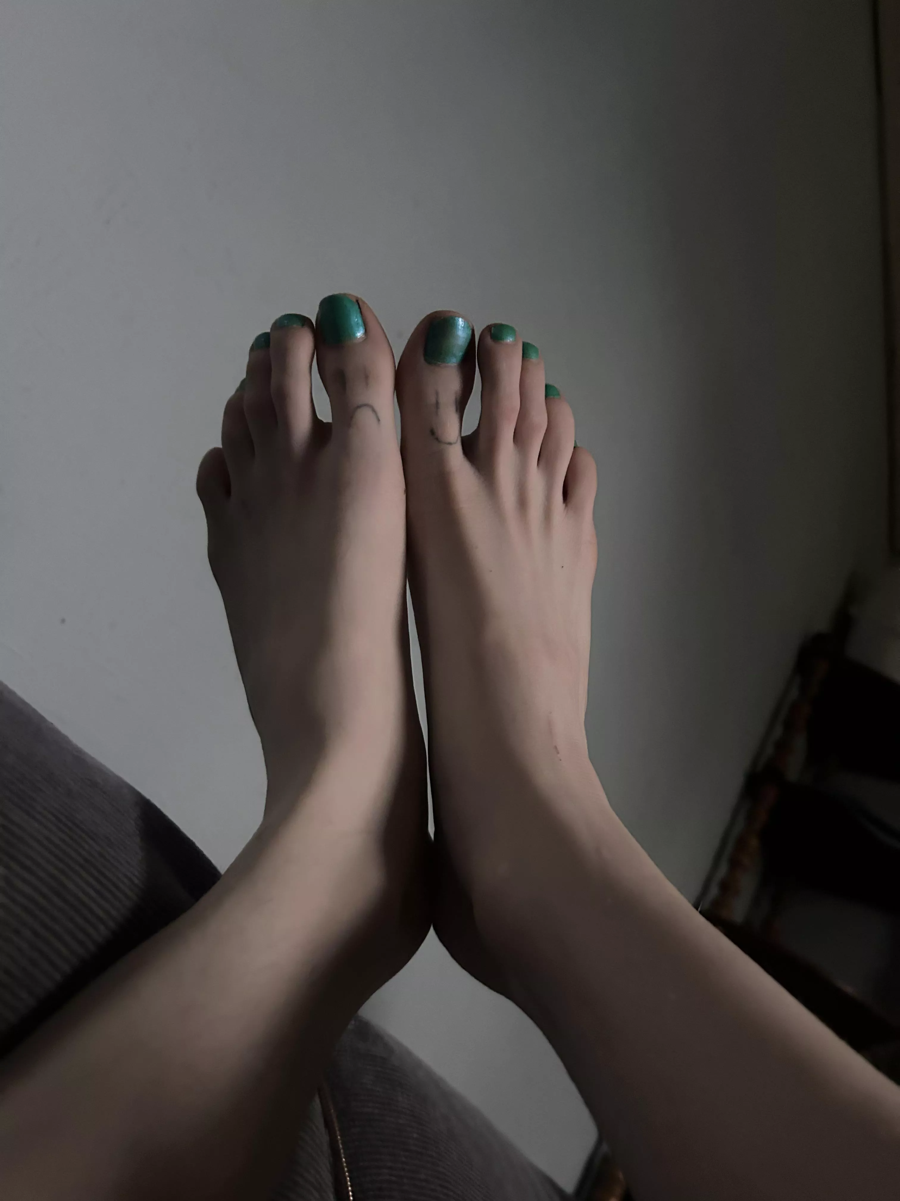 Do you like the nail polish?  posted by calypsoskitty