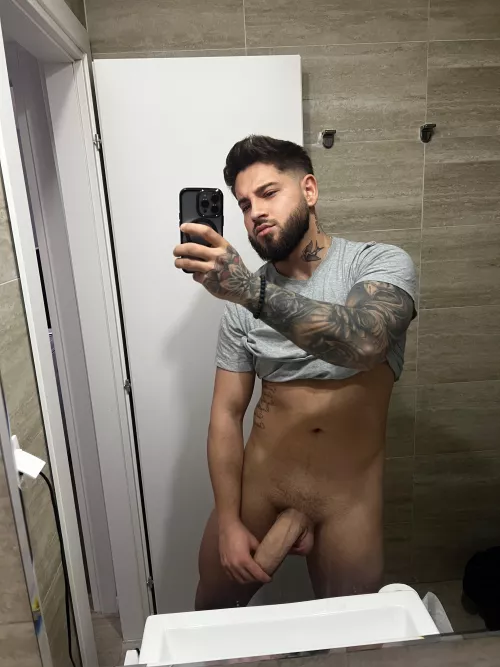 F*CK IT sending dick pics from gallery to anyone who says hi  by liamreed00