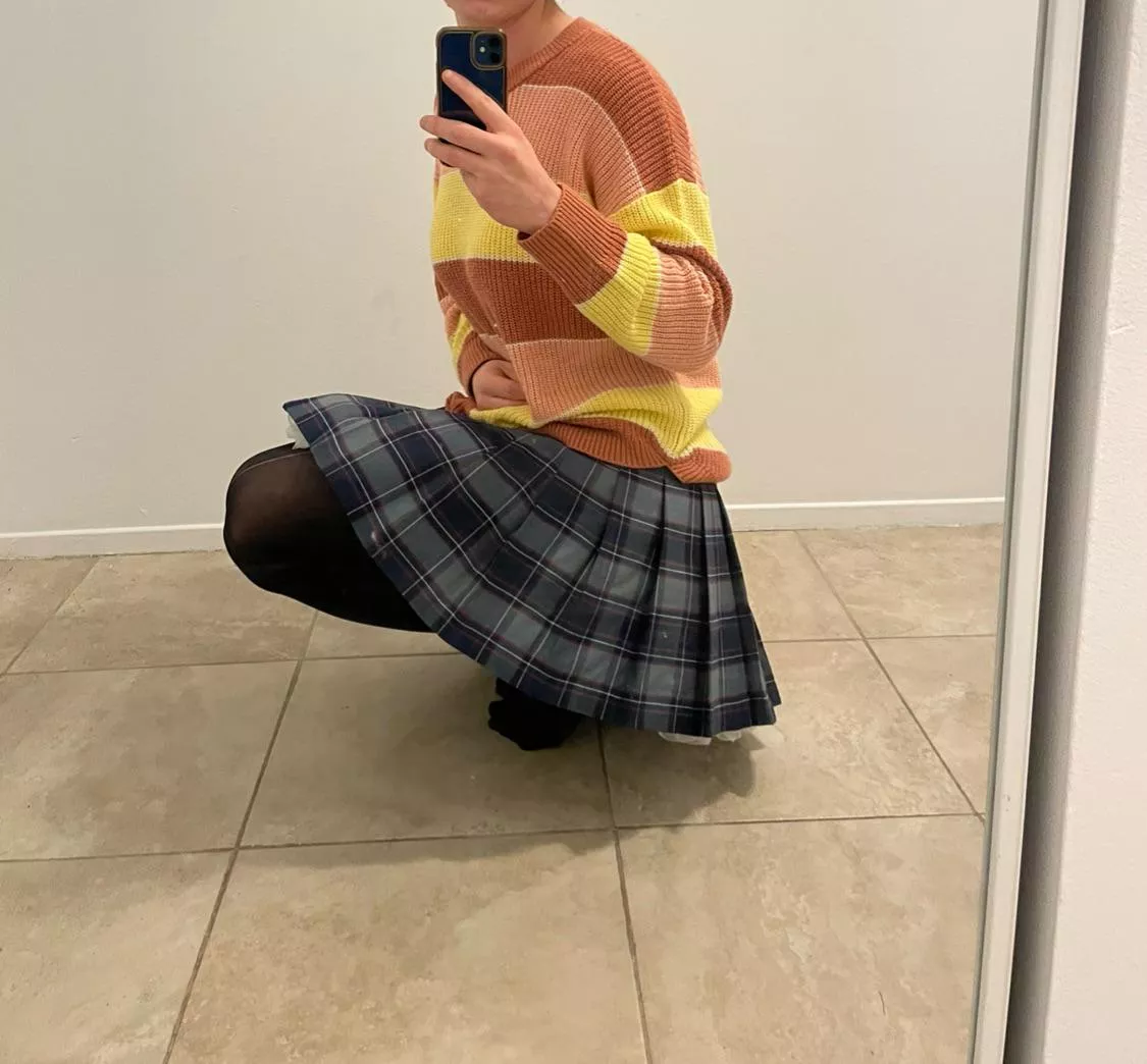 Feeling cute and lonely😢 posted by No_Initial_5548