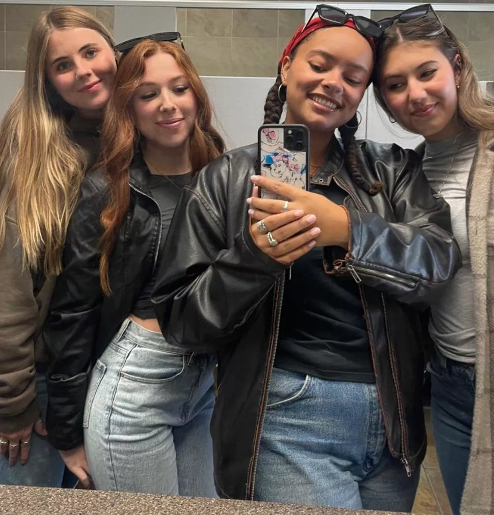 Girls Night posted by Tuguak