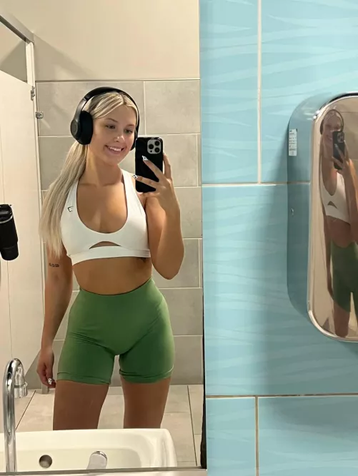 Have you ever hooked up with a slut in the gym by sidmin