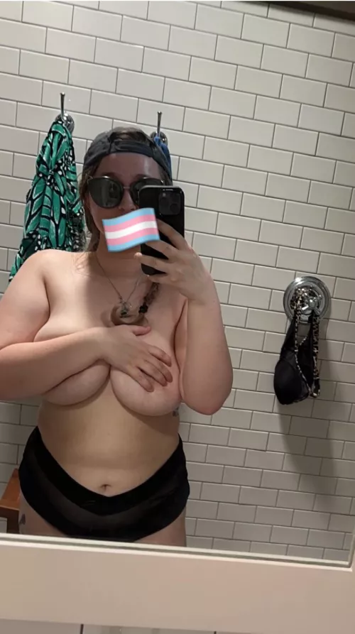 haven’t posted like this in a long time 🏳️‍🌈🙈 (q/24) by lesbofluidtransmasc