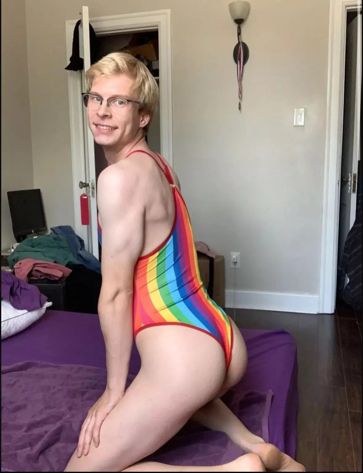 Hi I’m Eric Stern from Winnipeg posted by HolidazeForDayz