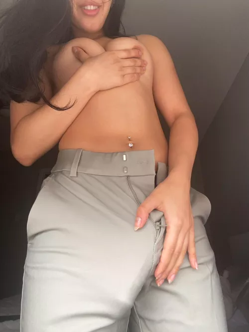 I need someone to stick my big bulge in 😈 by melanienextdoorr