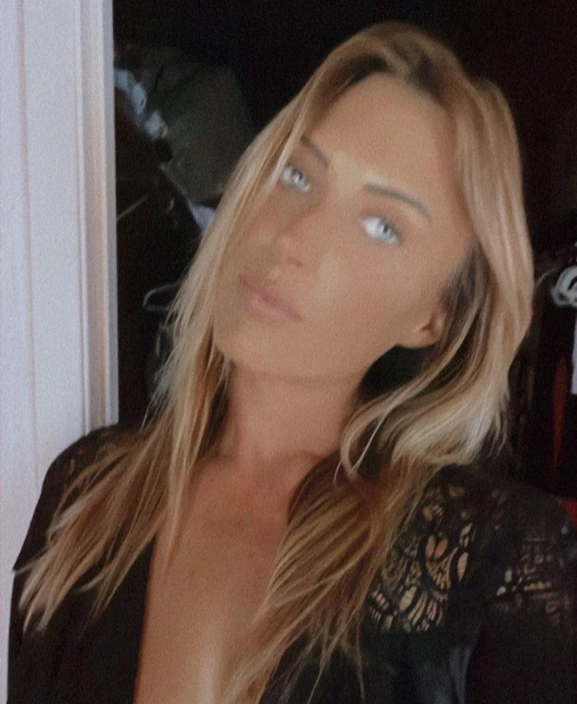 If you think my eyes are pretty, wait til you see what’s under the robe posted by hunnybabelia