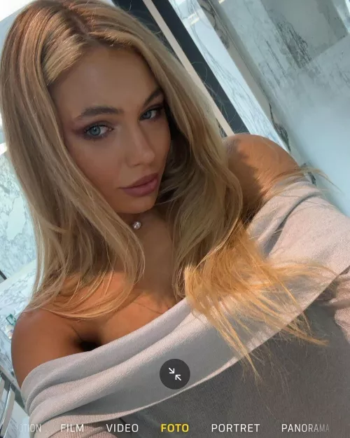 Jutta Leerdam - Dutch Speed Skater  by Captain_Midknight