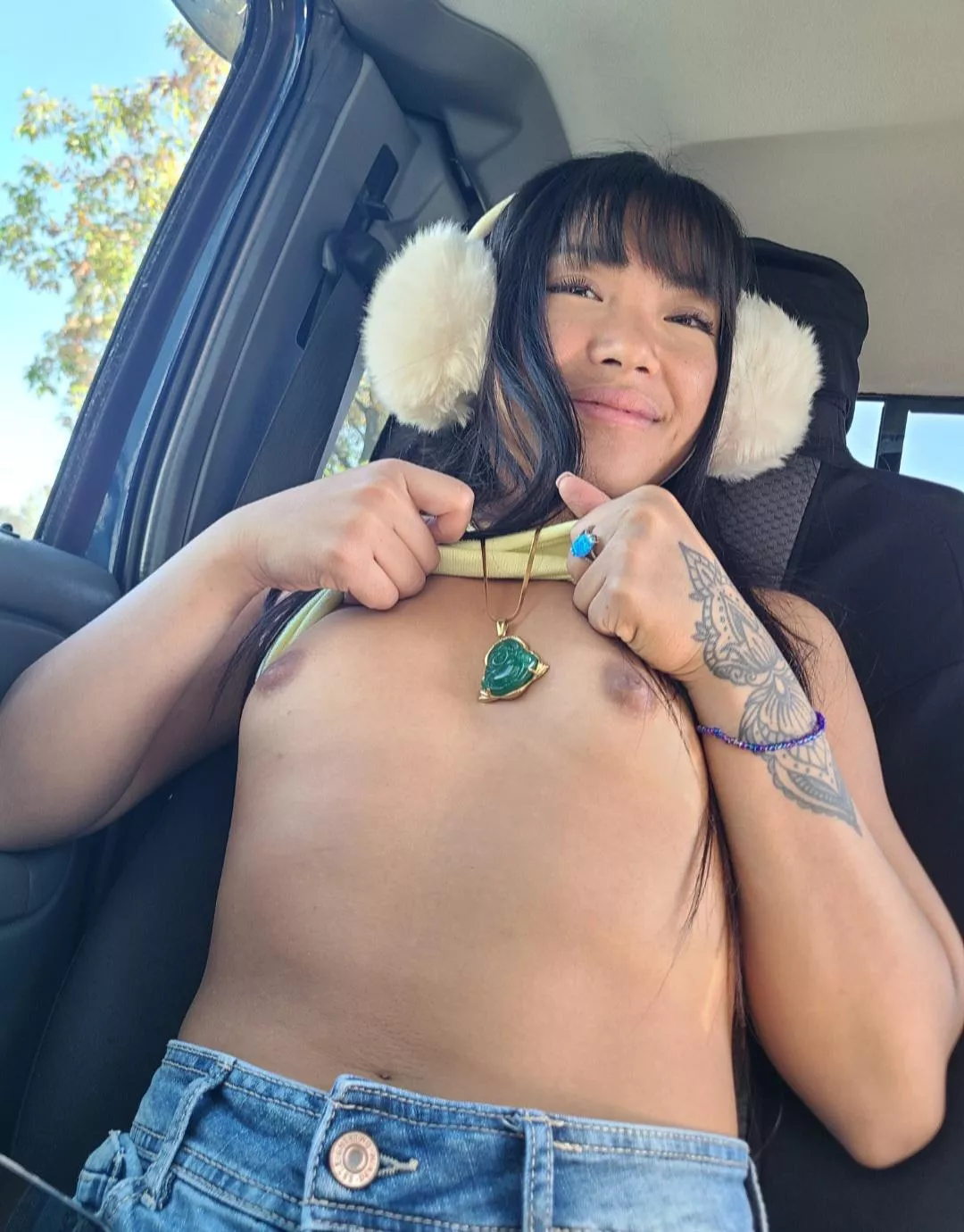 lil carflash for ya ;)  posted by asiandolldesires