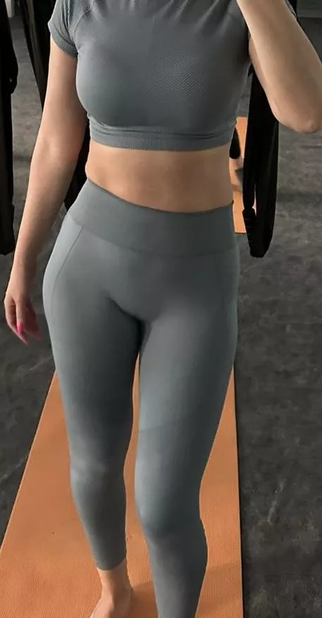 Rate my wife in leggings (42F) posted by Dezves