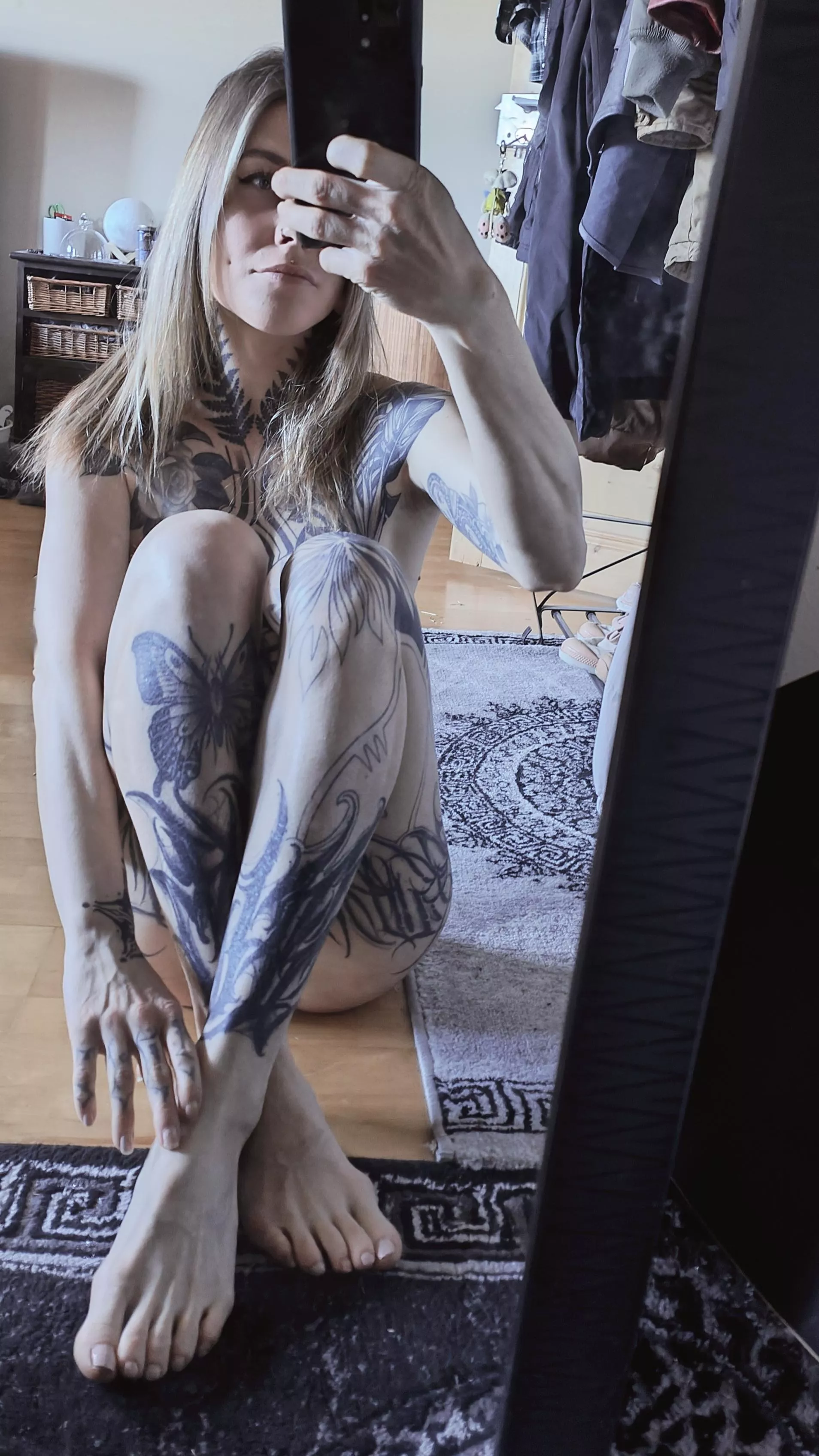 Skinny and tatted  posted by Solunasun