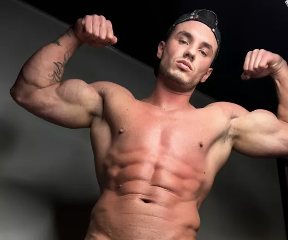 Very strong arms 🔥 posted by dylan_claes