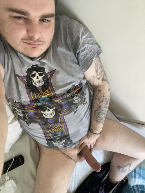 Who wants to take a thicc hairy dudes virginity? by TheMVP94