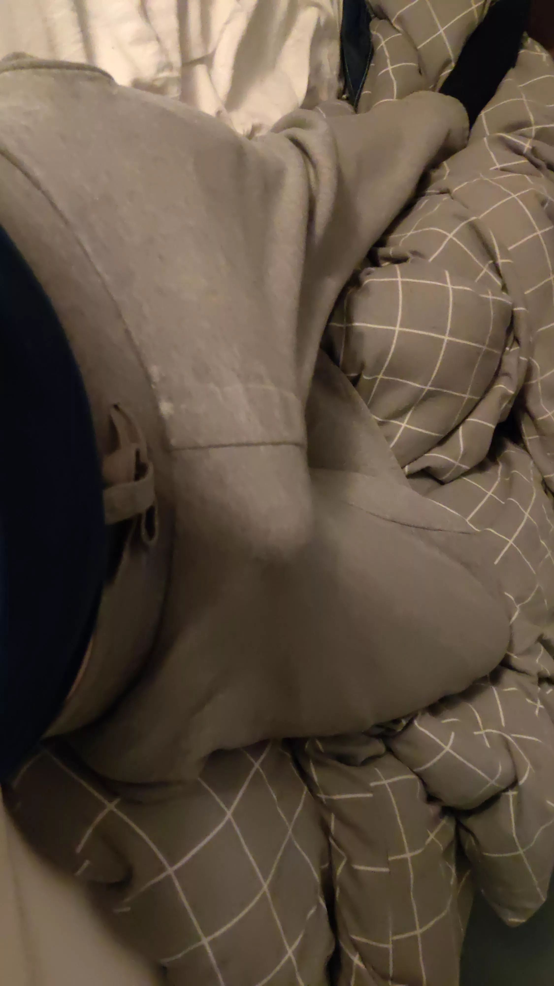 You know what they say about grey sweats... 28[m] posted by throwaway2242742