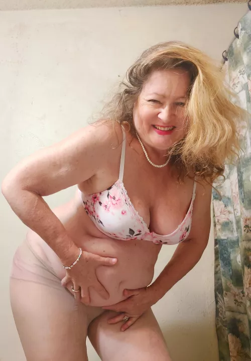 You should feel my curves by blondiedi1223