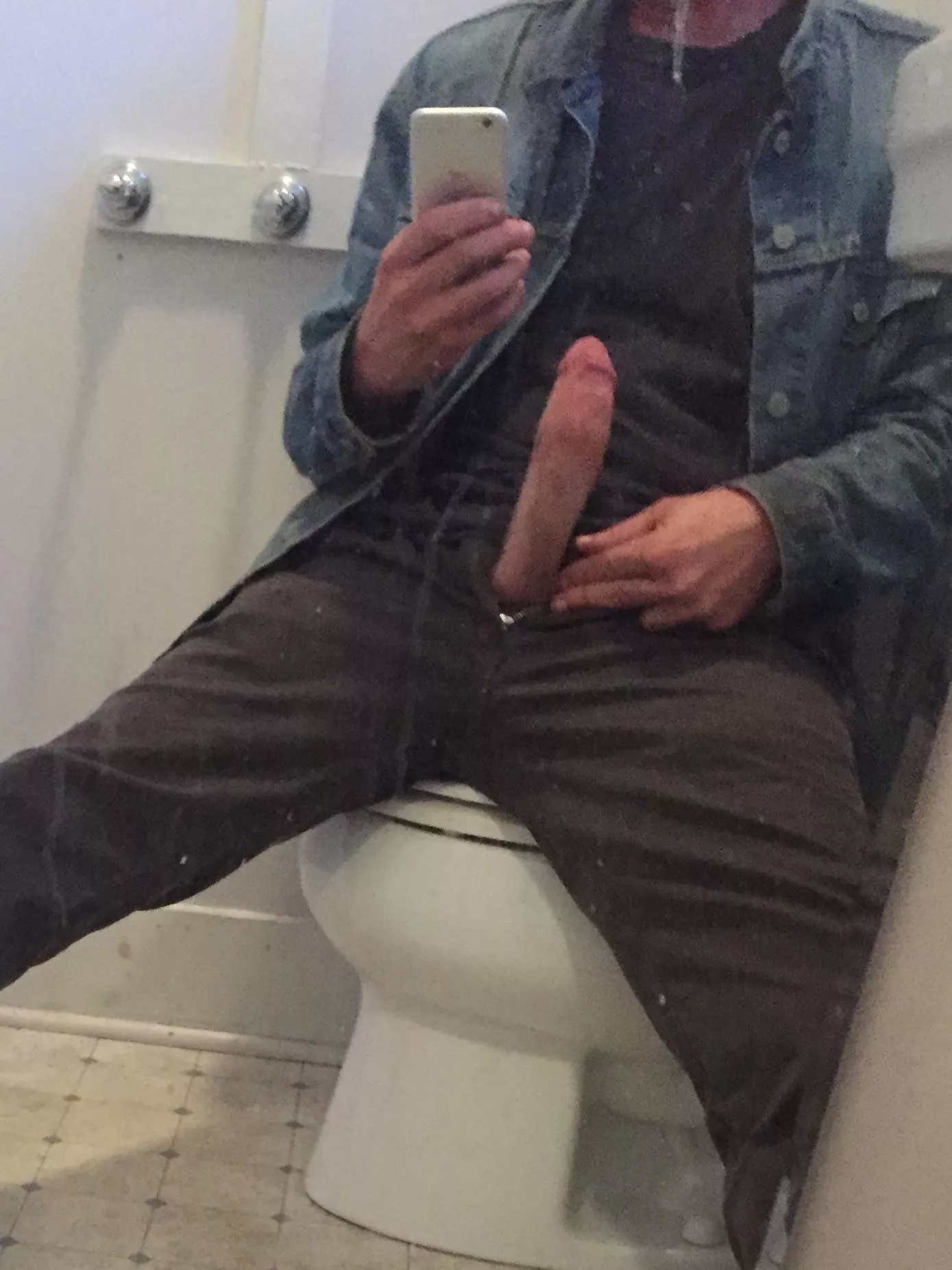 [51] hung zaddy posted by Round-Line3490