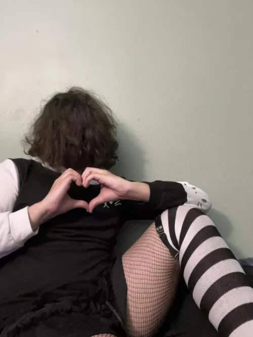 A heart for all the cuties here ^w^ by Safe-Preparation-420