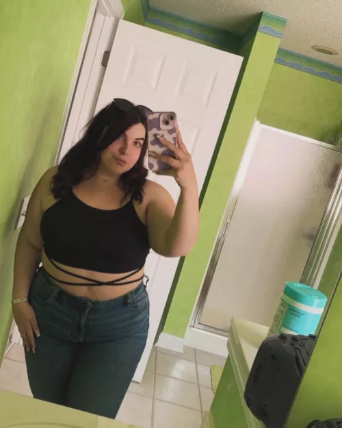 Anyone wanna fuck a curvy bi girl? Let’s have a 3 some  by phatassxoxo