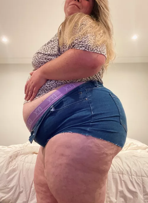 Belly now matches the booty 🐷 by bbwamazon